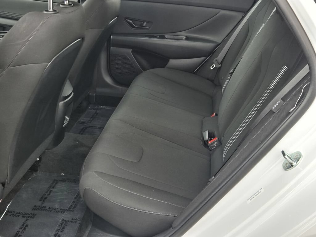 Certified 2025 Hyundai Elantra SEL FWD image 11
