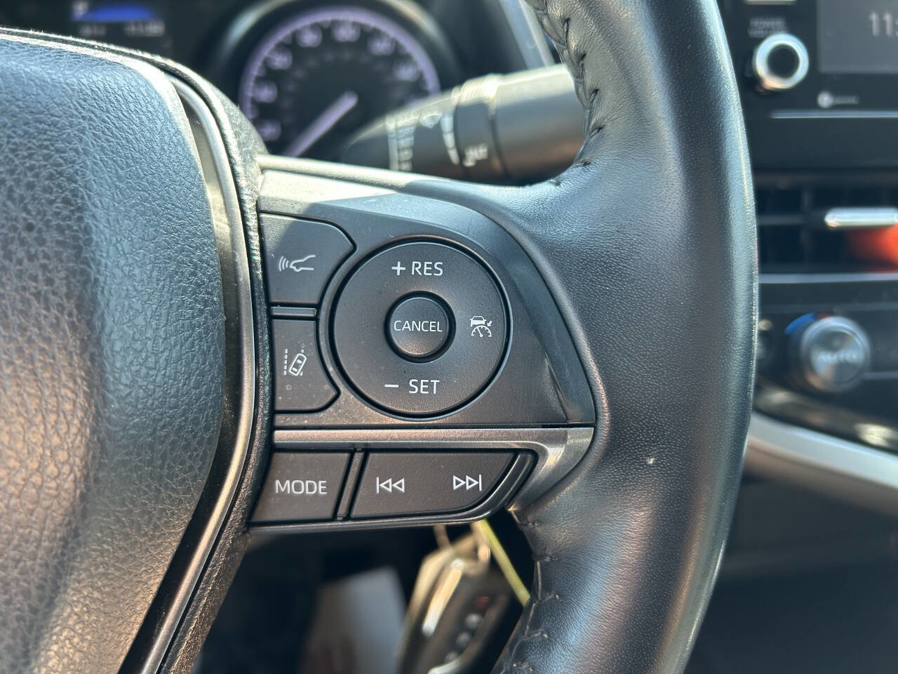 Used 2022 Toyota Camry SE image 12