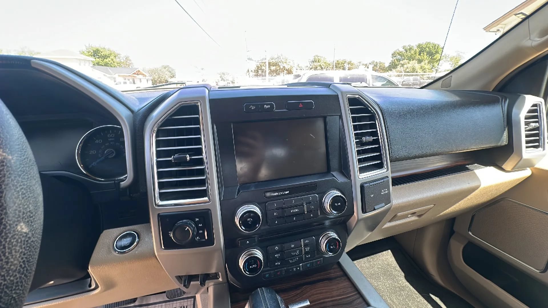Used 2015 Ford F150 Lariat w/ Equipment Group 502A Luxury AWD/4WD image 20