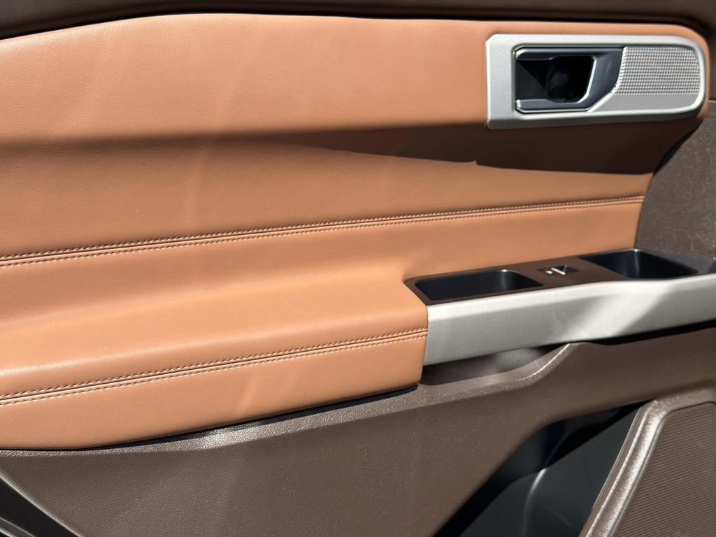 Used 2023 Ford Explorer King Ranch w/ Class IV Trailer Tow Package image 19