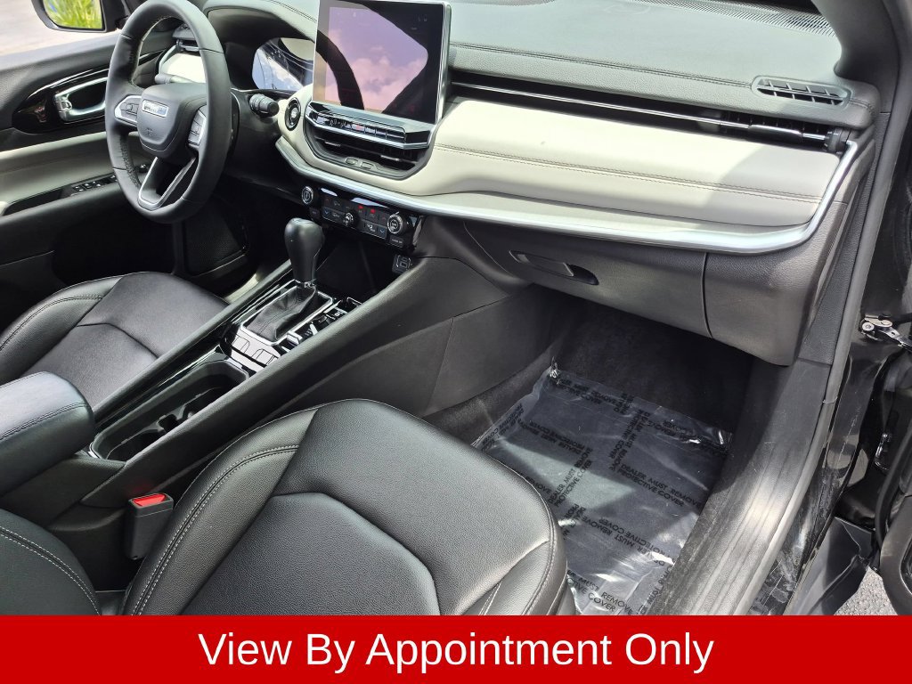 Used 2025 Jeep Compass Limited AWD/4WD image 32
