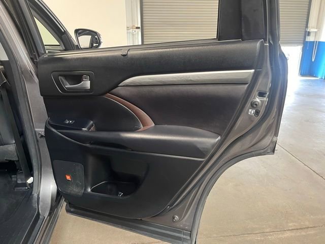 Used 2017 Toyota Highlander Limited Platinum w/ Carpet Mat Package AWD/4WD image 15