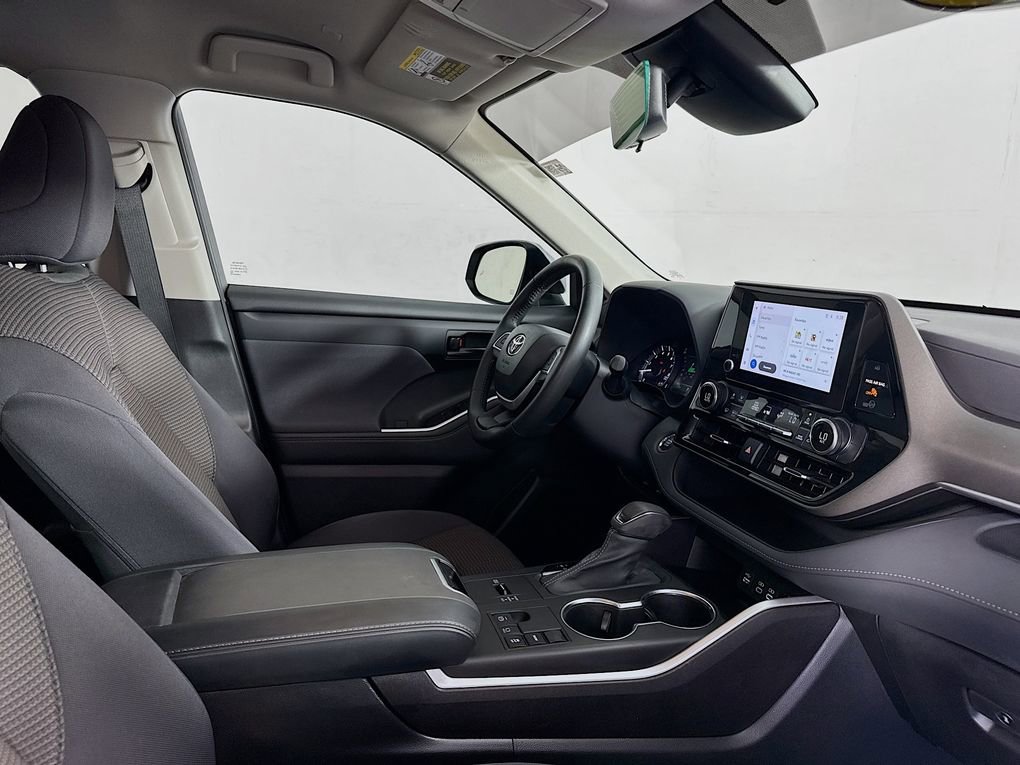 Used 2023 Toyota Highlander LE image 18