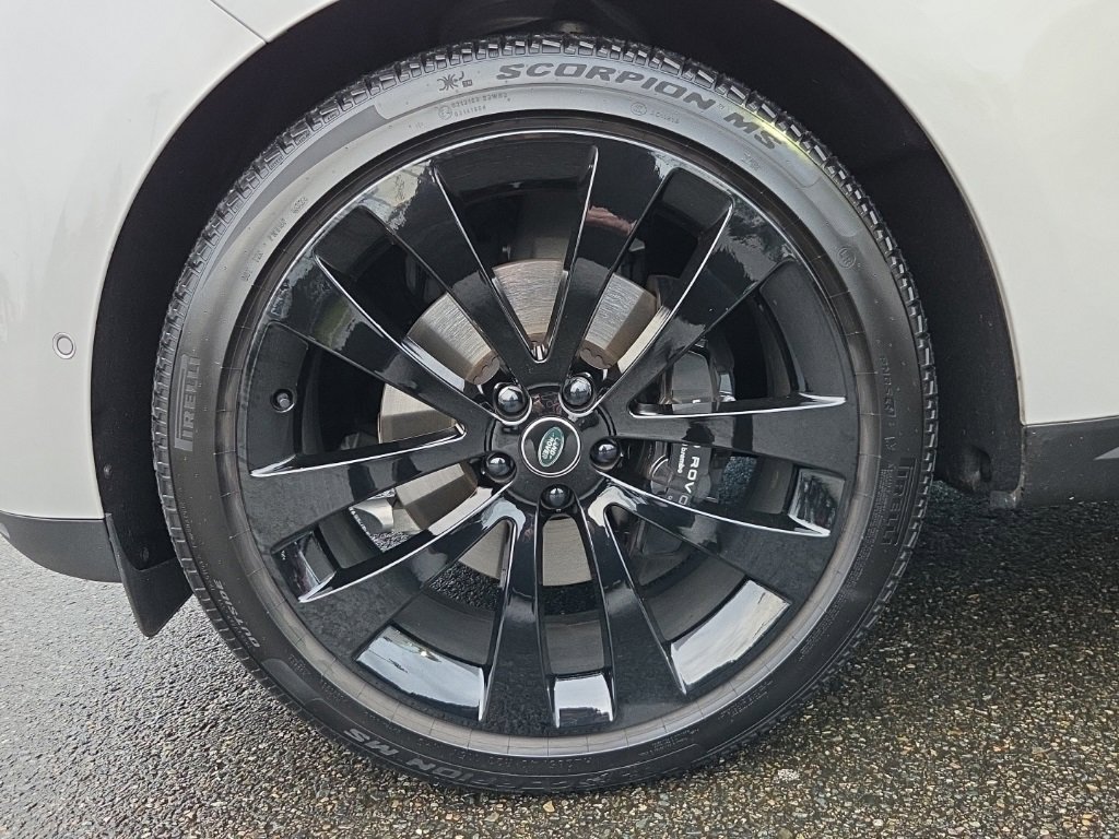 Used 2025 Land Rover Range Rover Sport SE image 28