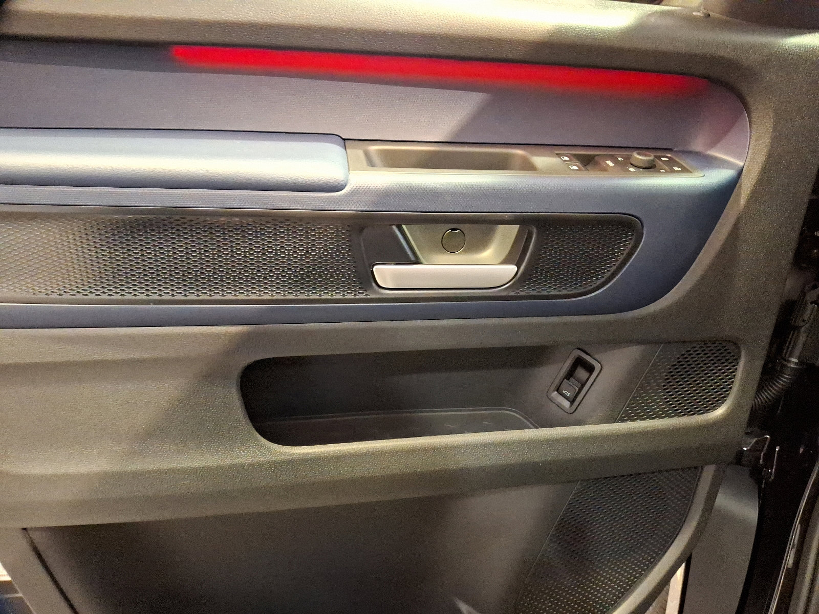 New 2025 Volkswagen ID. Buzz Pro S image 8
