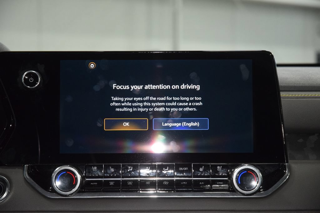 Used 2024 Chevrolet Colorado ZR2 w/ ZR2 Convenience Package III AWD/4WD image 34