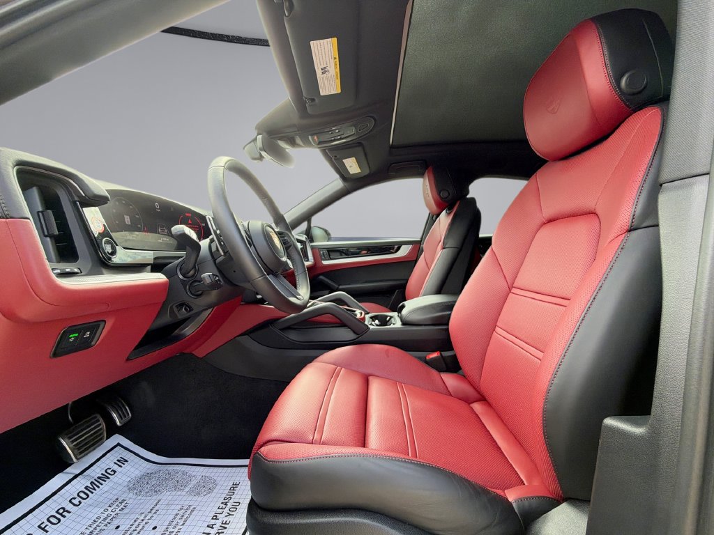 Used 2025 Porsche Cayenne S AWD/4WD image 30