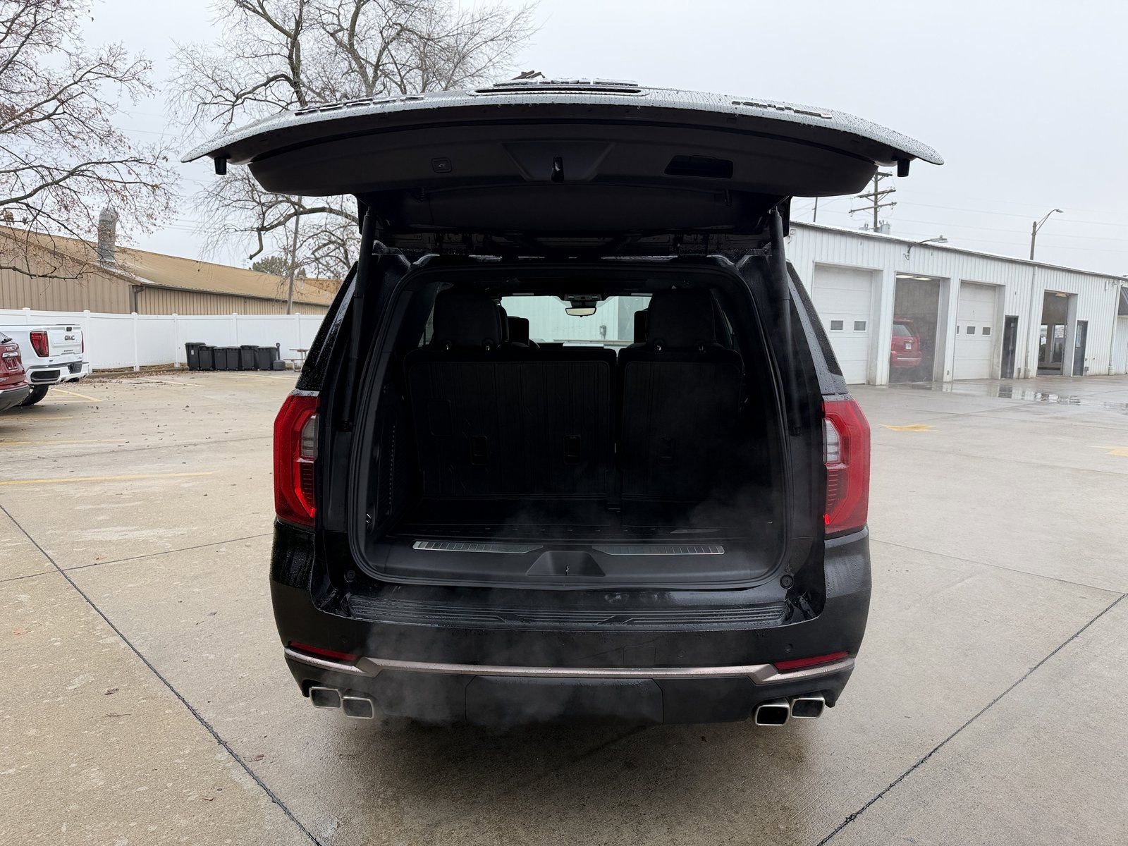 New 2025 GMC Yukon AT4 Ultimate w/ LPO, Floor Liner Package image 39