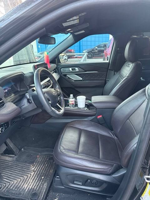 Used 2025 Ford Explorer Platinum w/ Ultimate Package AWD/4WD image 4