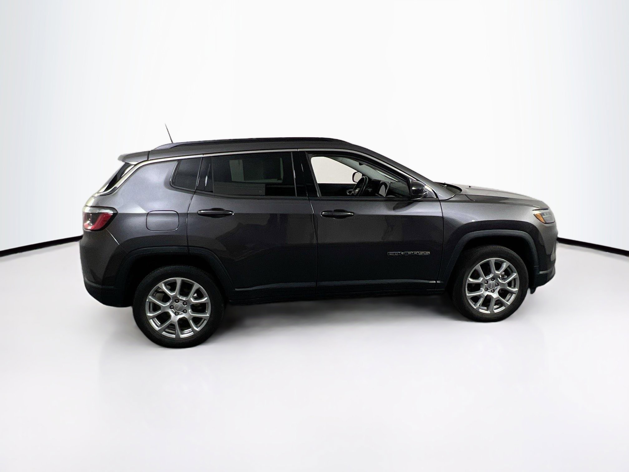 Used 2022 Jeep Compass Latitude w/ Sun and Sound Group image 4
