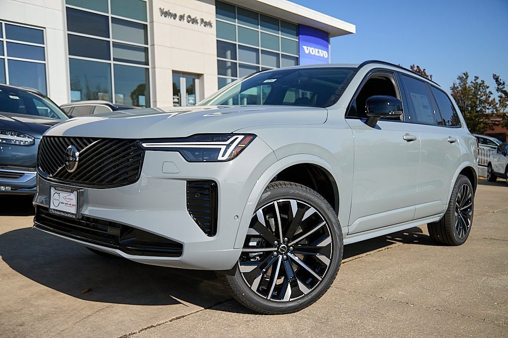 New 2026 Volvo XC90 B6 Ultra w/ Protection Package image 2