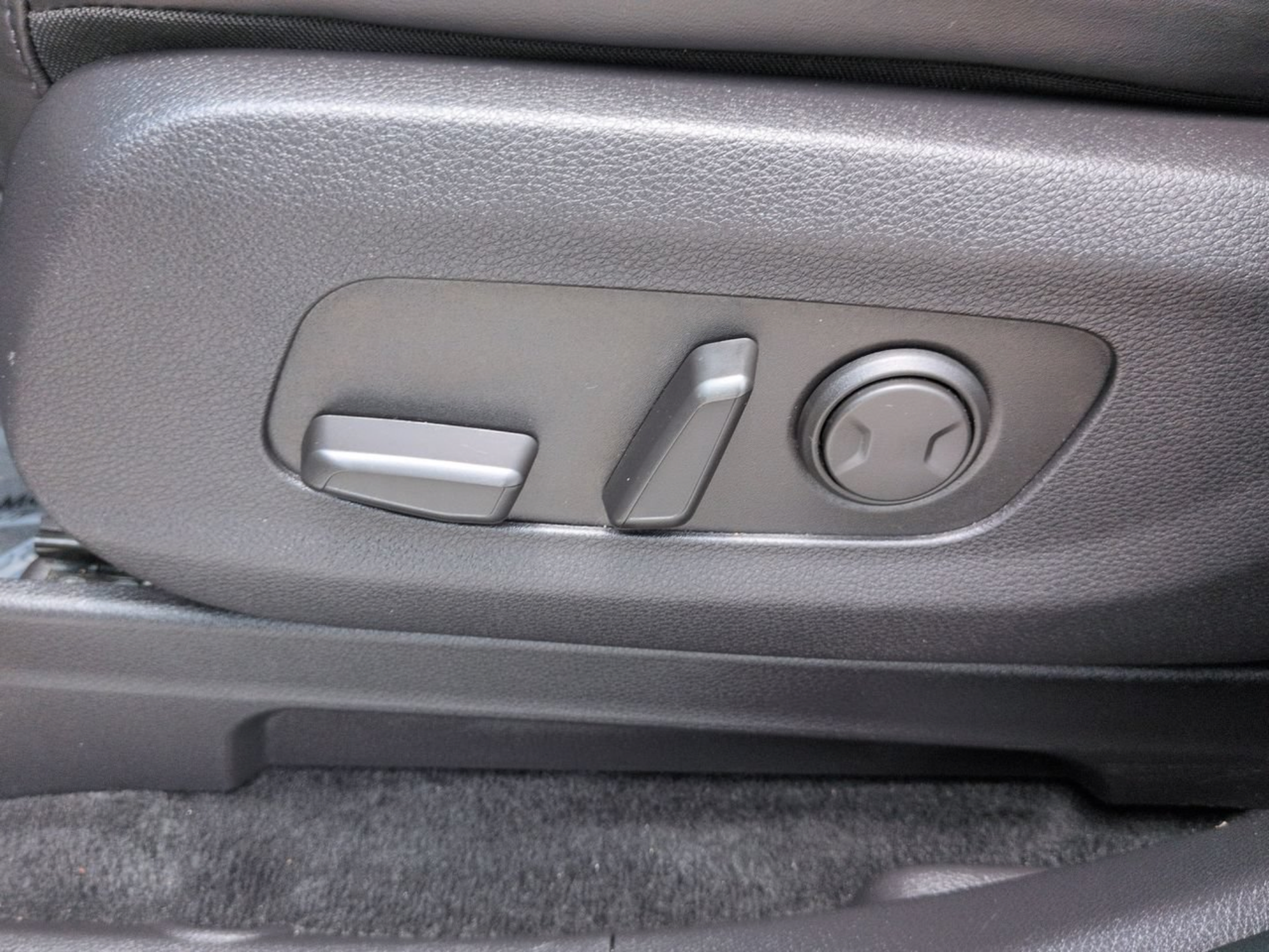 Certified 2023 Kia Carnival LX FWD image 20