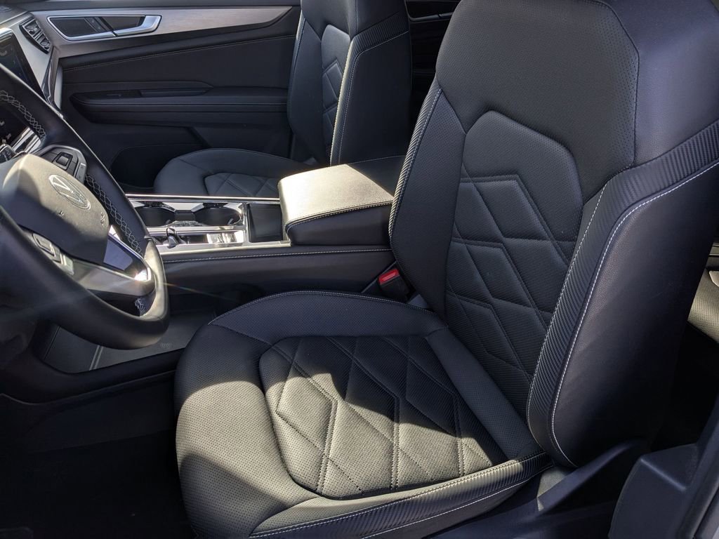 Used 2025 Volkswagen Atlas Cross Sport SE image 16