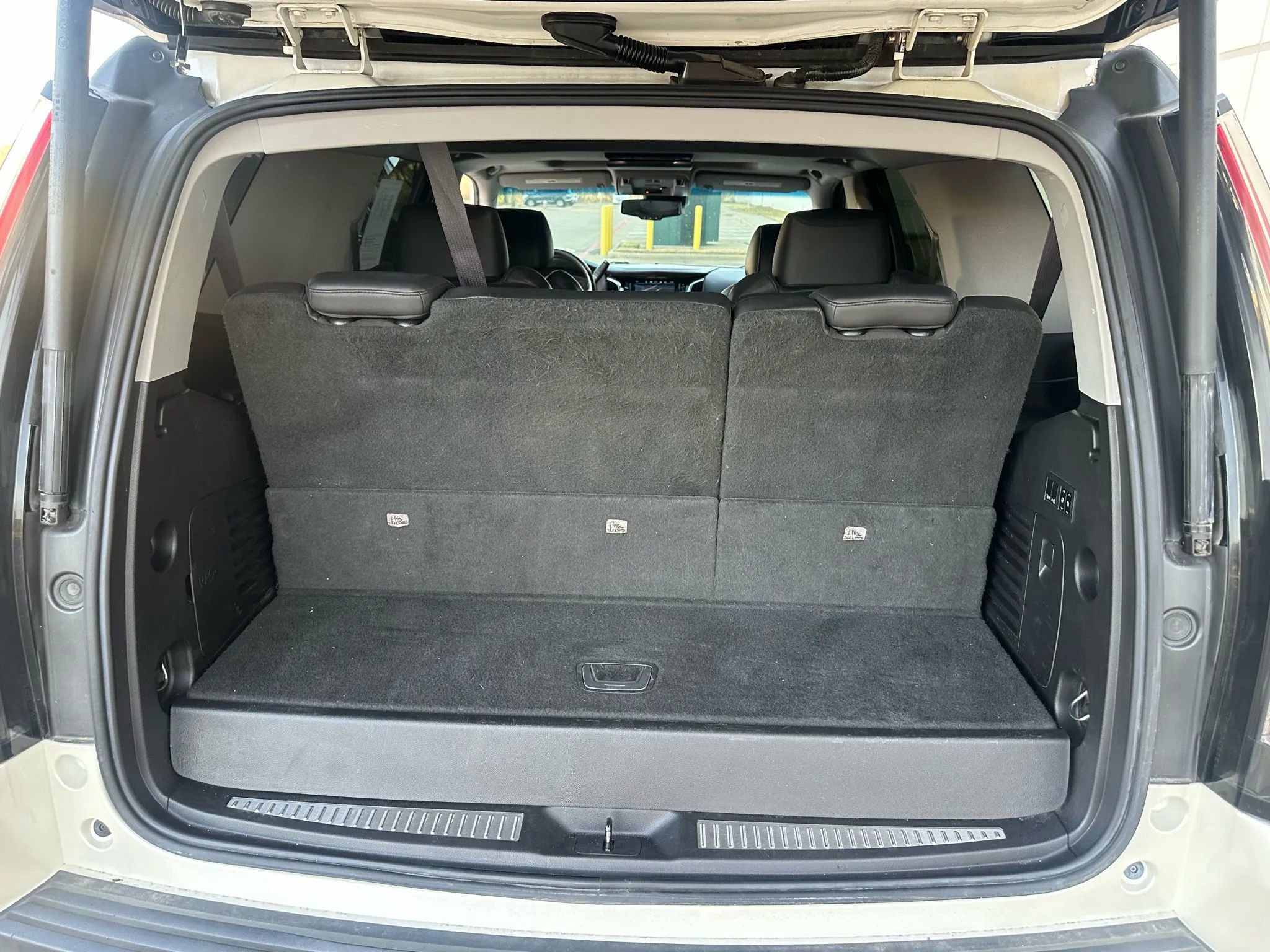 Used 2015 Cadillac Escalade Luxury AWD/4WD image 23