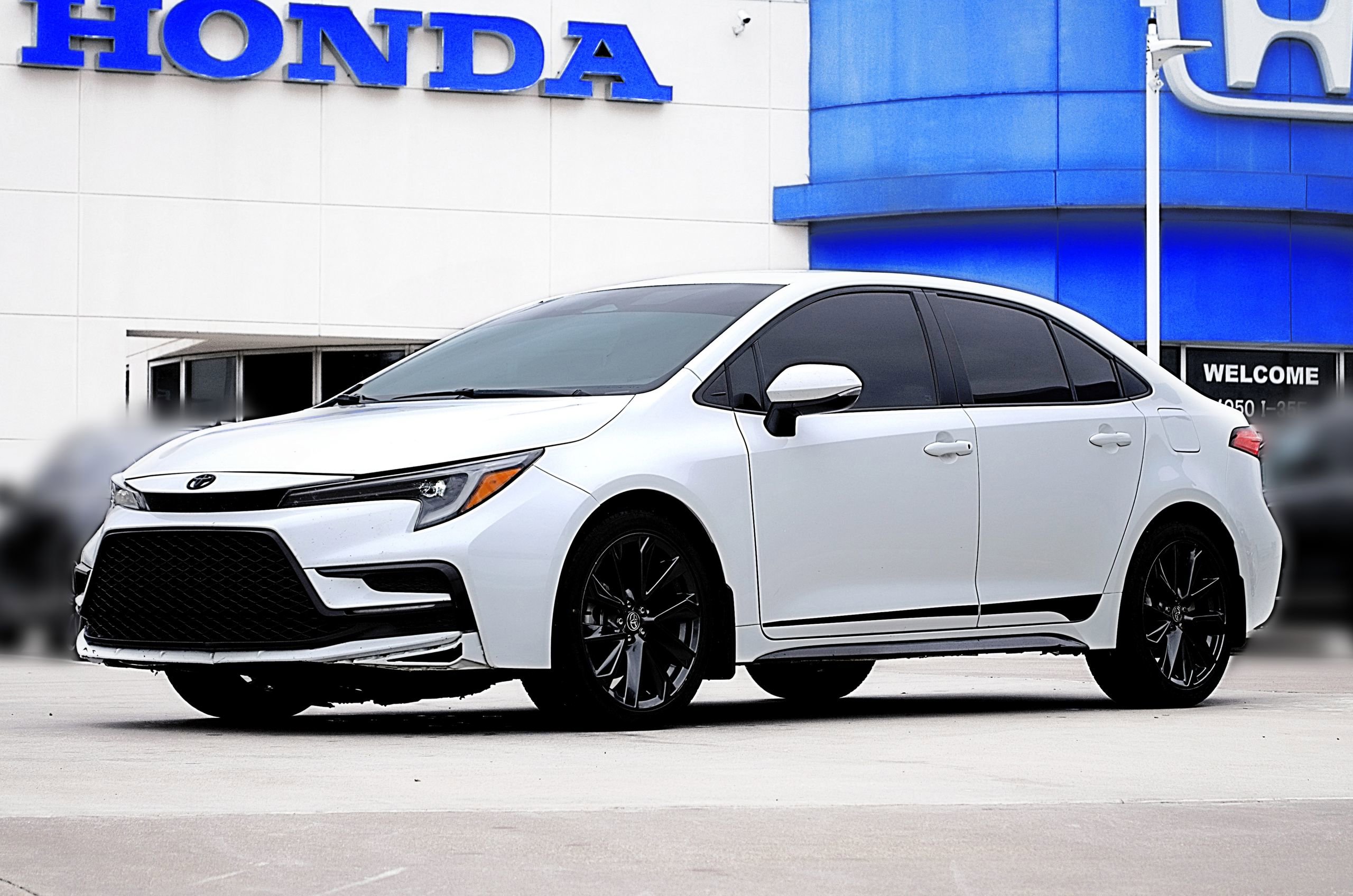 Used 2024 Toyota Corolla SE FWD image 1