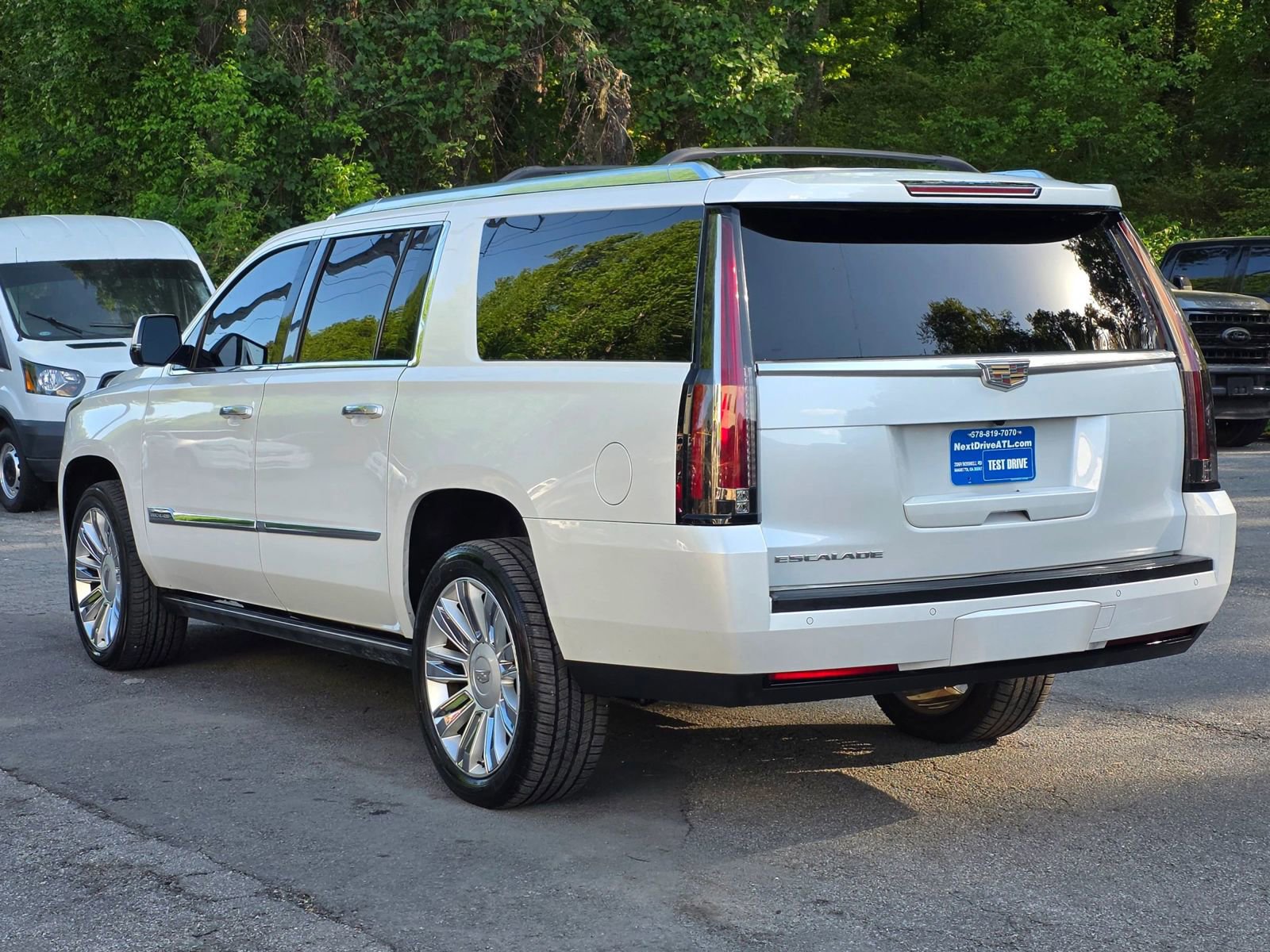 Used 2016 Cadillac Escalade ESV Platinum RWD image 5
