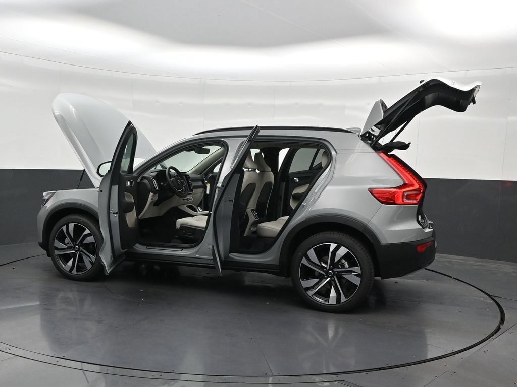 New 2026 Volvo XC40 B5 Plus w/ Protection Package Premier AWD/4WD image 32