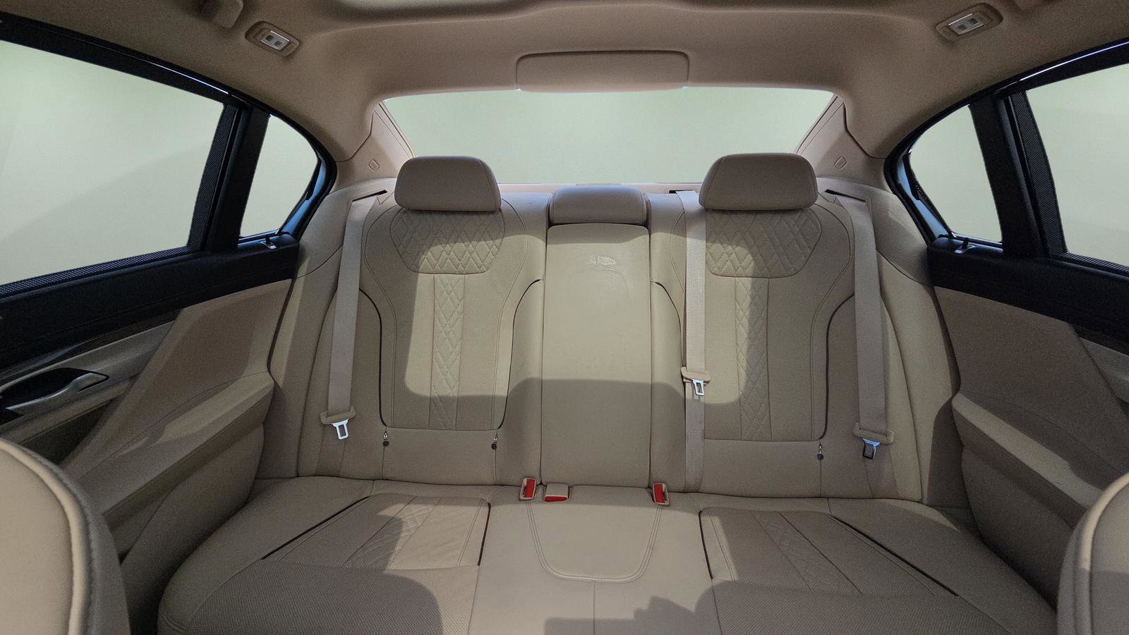 Used 2017 BMW 750i image 13