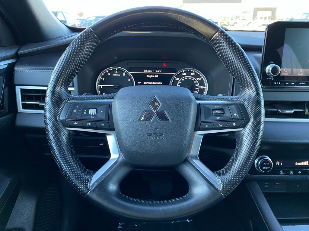 Used 2022 Mitsubishi Outlander SE image 13