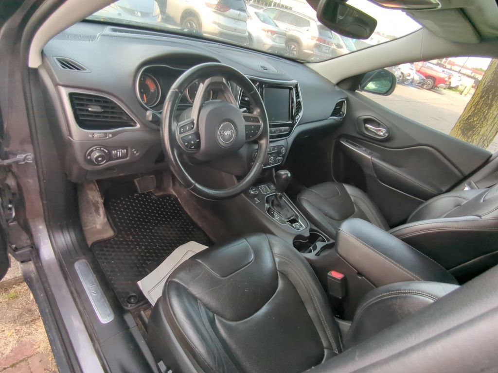 Used 2019 Jeep Cherokee Limited w/ Luxury Group AWD/4WD image 7