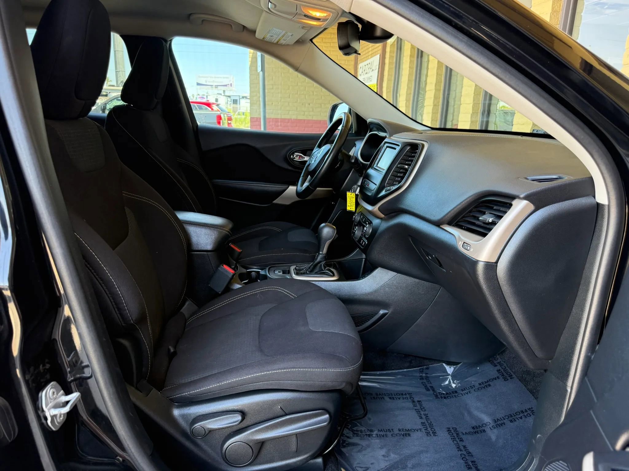 Used 2017 Jeep Cherokee Latitude w/ Safety/Convenience Group FWD image 24