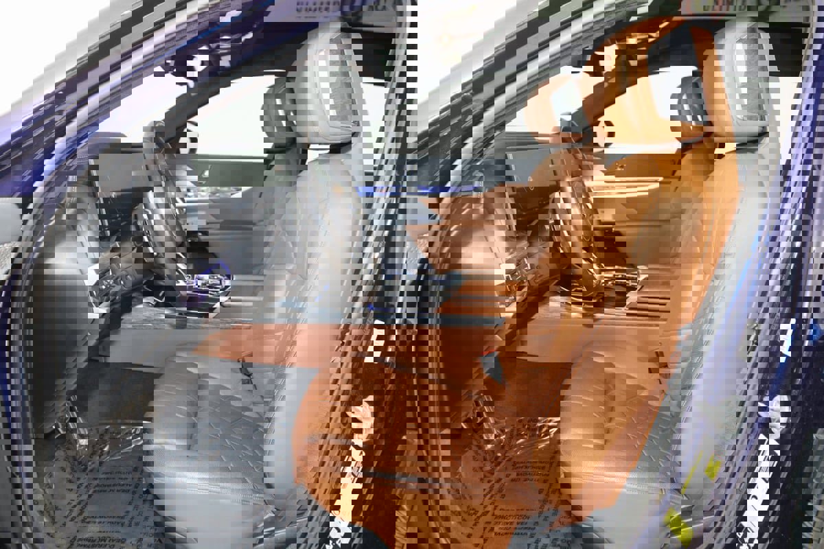 Used 2023 BMW 760i xDrive image 12