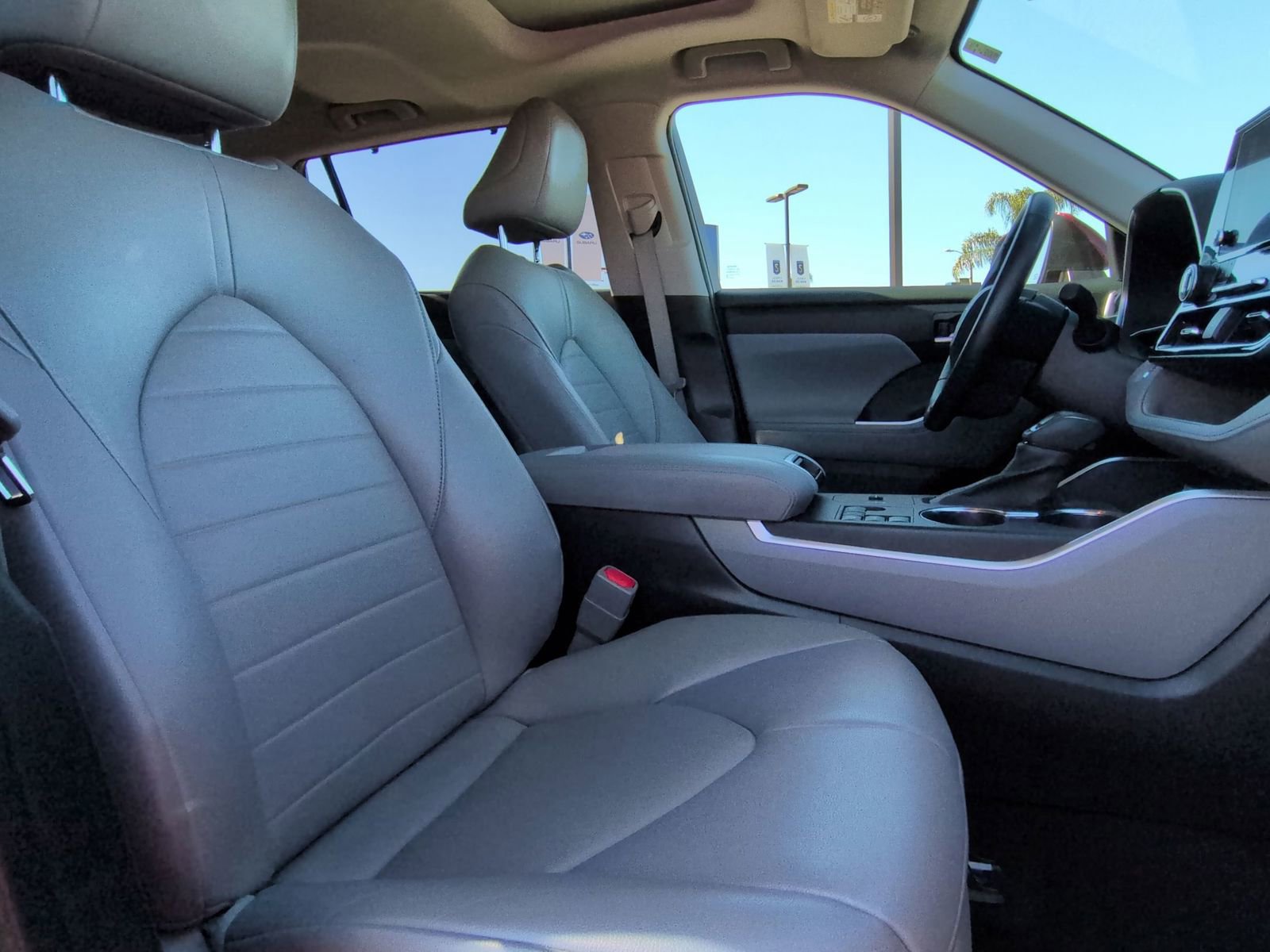 Used 2023 Toyota Highlander XLE image 31