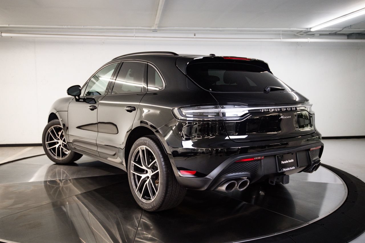 Certified 2024 Porsche Macan AWD/4WD image 3