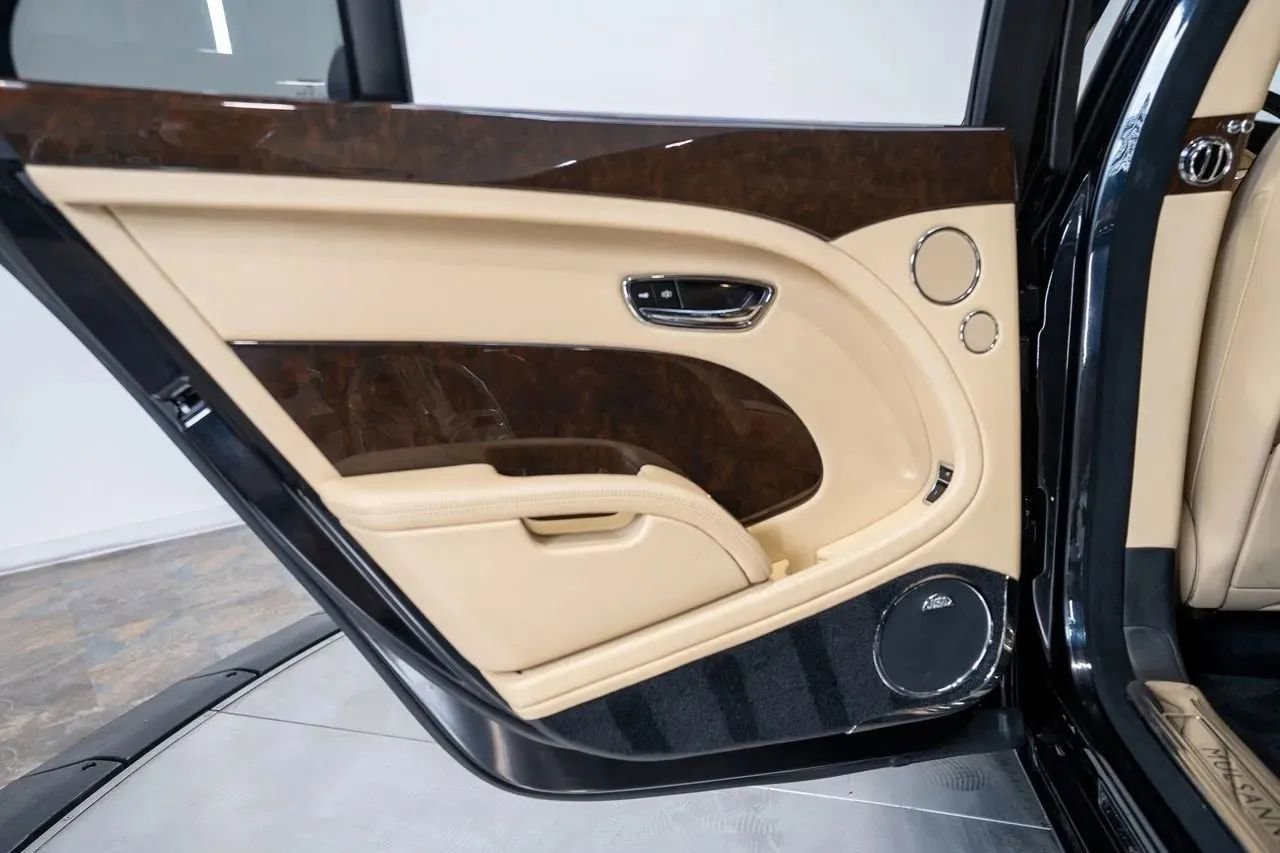Used 2011 Bentley Mulsanne image 34