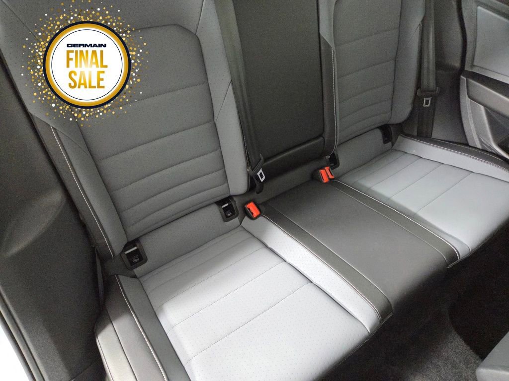 Certified 2025 Volkswagen Jetta SE w/ Sunroof Package image 18