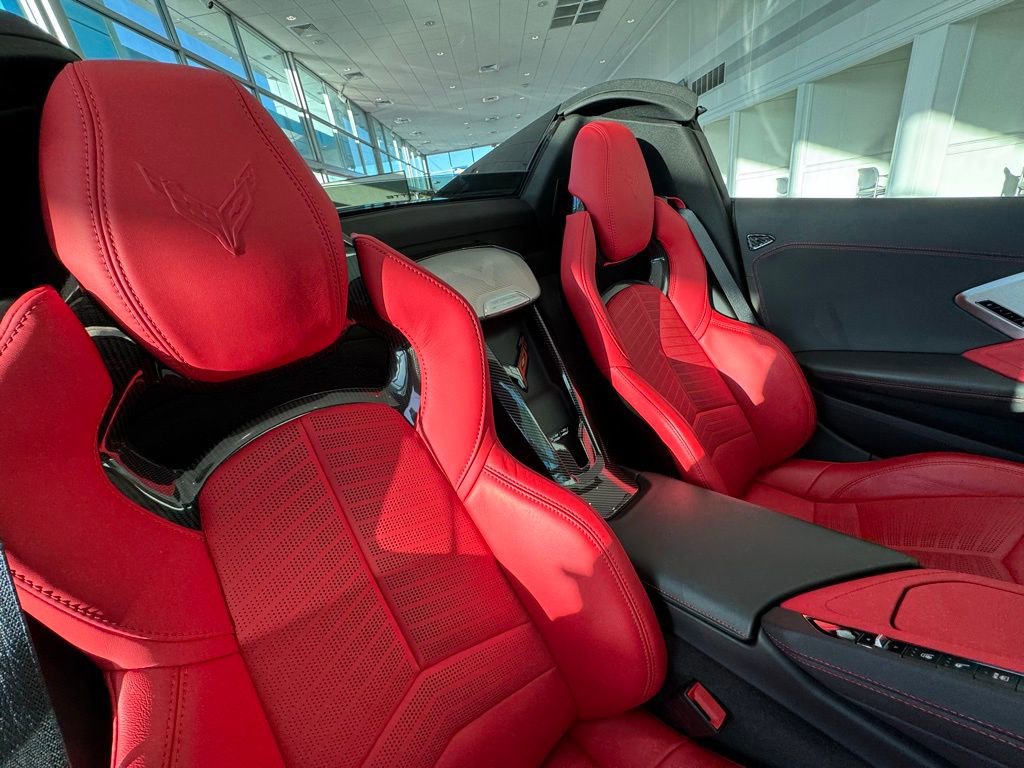 Used 2024 Chevrolet Corvette Stingray Preferred Conv w/ 2LT image 17