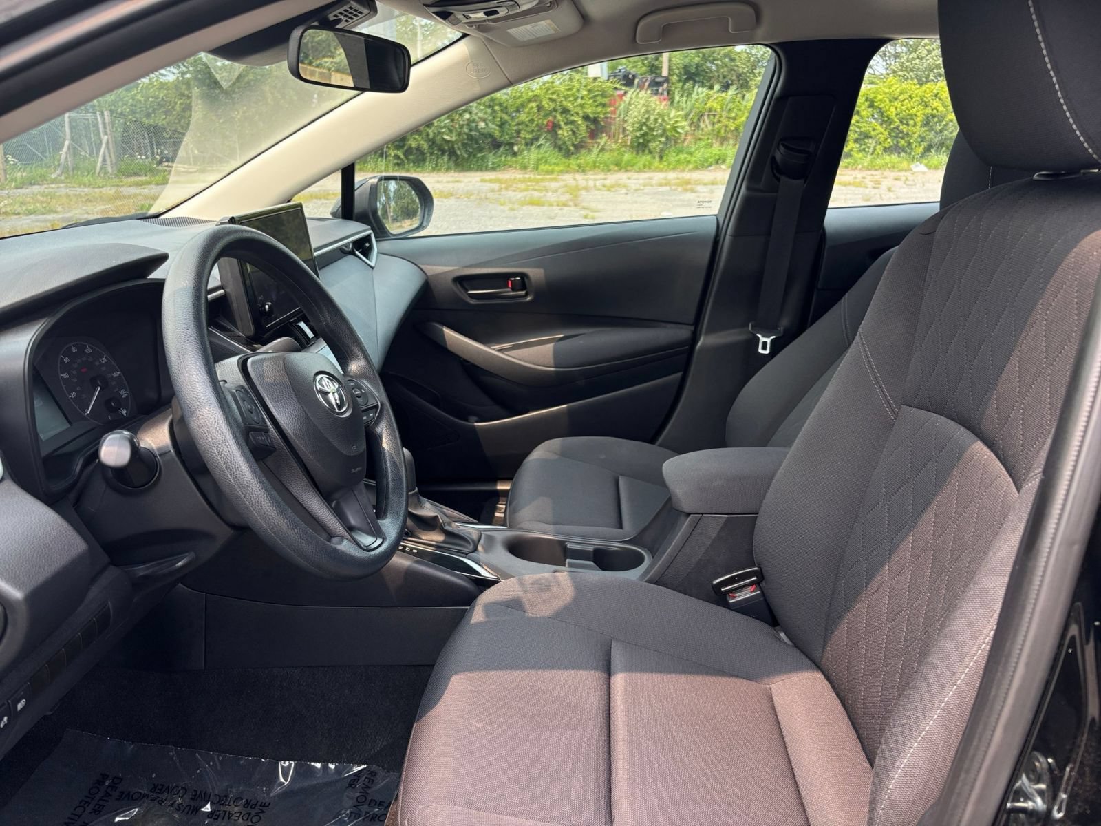 Used 2025 Toyota Corolla LE FWD image 22