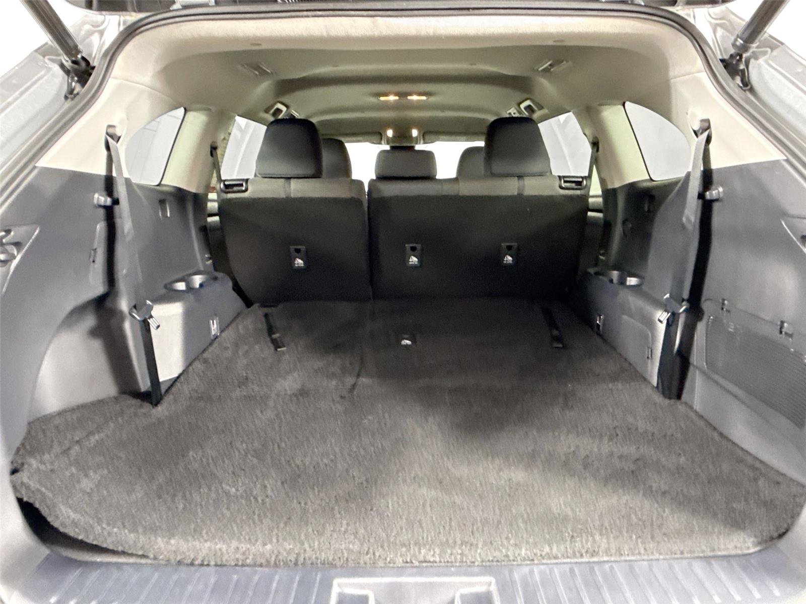 Used 2023 Toyota Highlander LE FWD image 34
