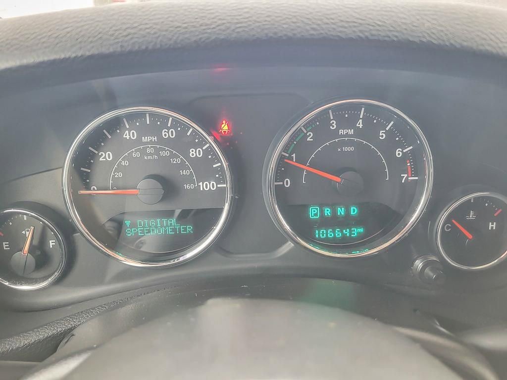 Used 2017 Jeep Wrangler Unlimited Sahara w/ Connectivity Group image 13