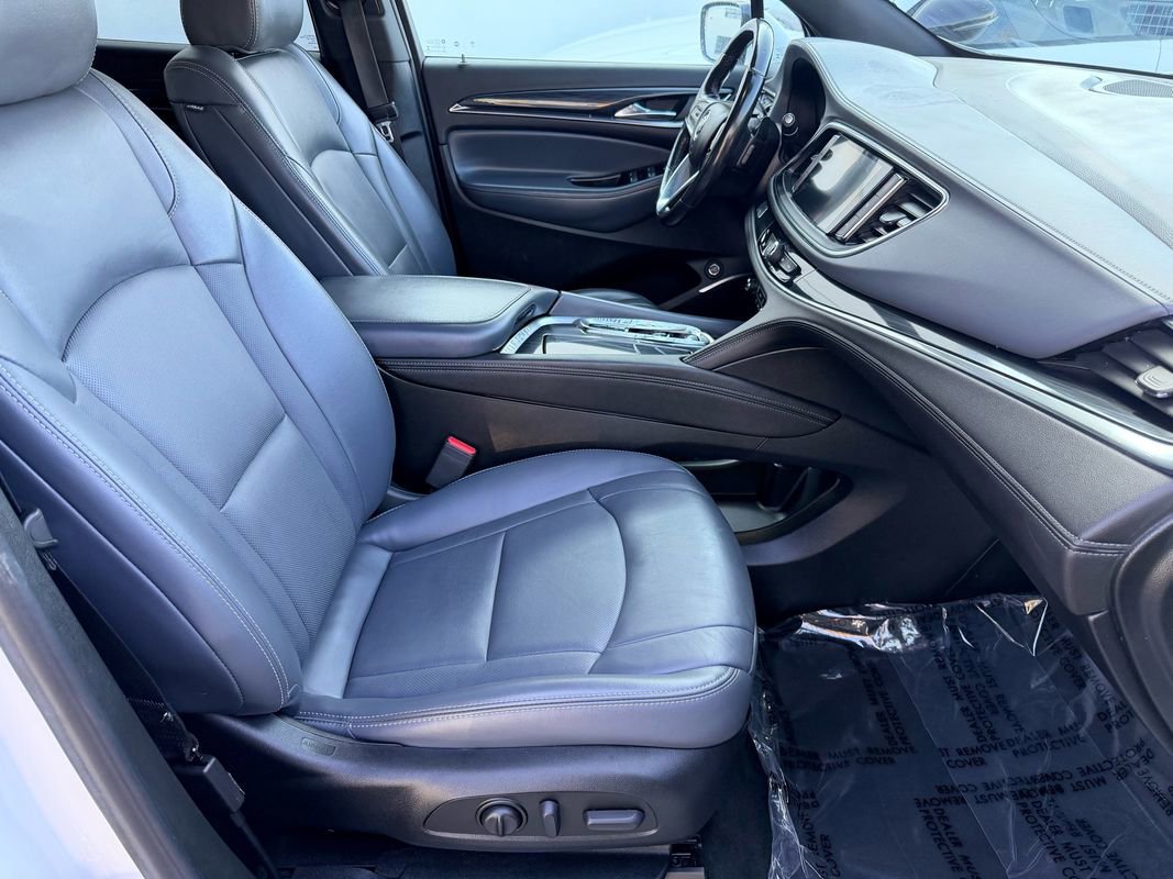 Used 2023 Buick Enclave Essence image 18