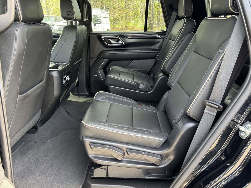 Used 2023 GMC Yukon SLT w/ SLT Luxury Package AWD/4WD image 18