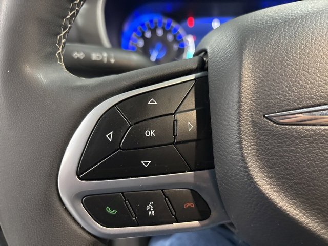 Used 2024 Chrysler Pacifica Touring-L image 26