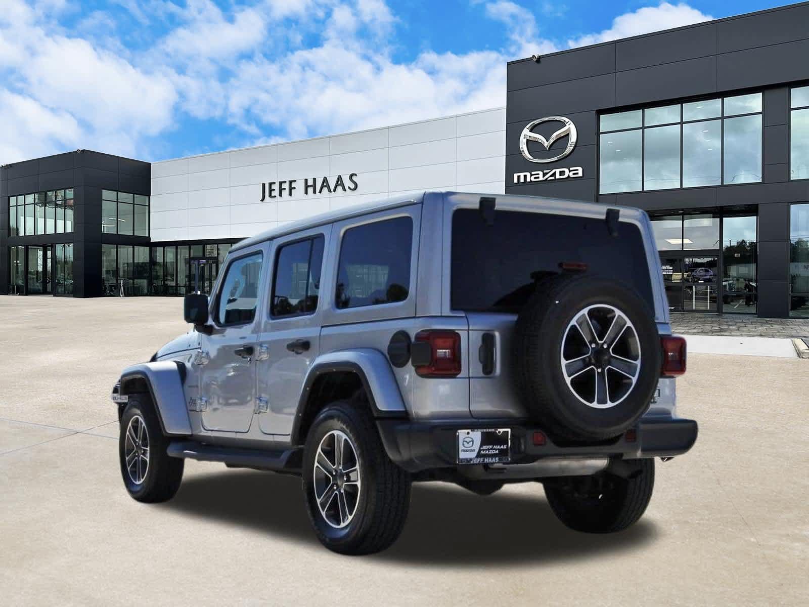 Used 2023 Jeep Wrangler Unlimited Sahara w/ LED Lighting Group AWD/4WD image 2