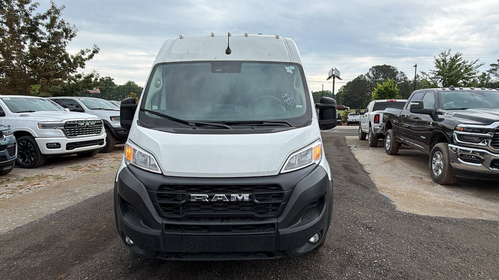 Used 2024 RAM ProMaster 2500 w/ Convenience Group FWD image 3