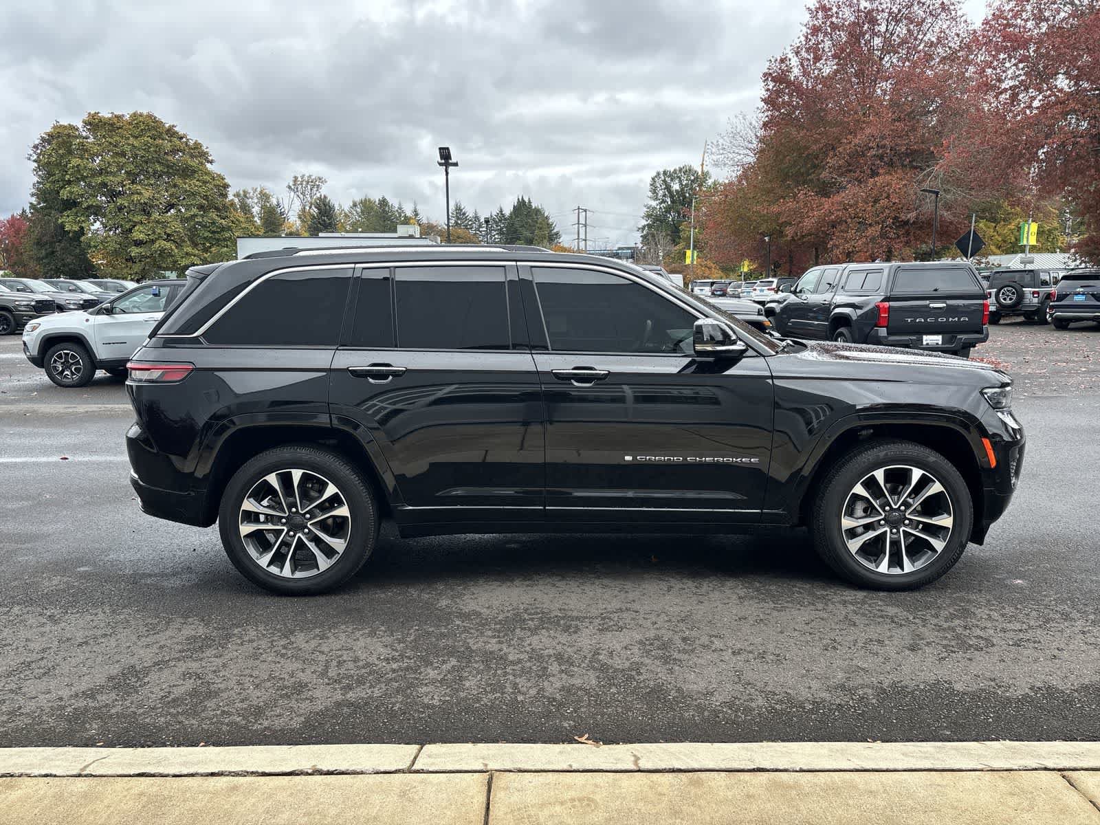 Certified 2022 Jeep Grand Cherokee Overland AWD/4WD image 5