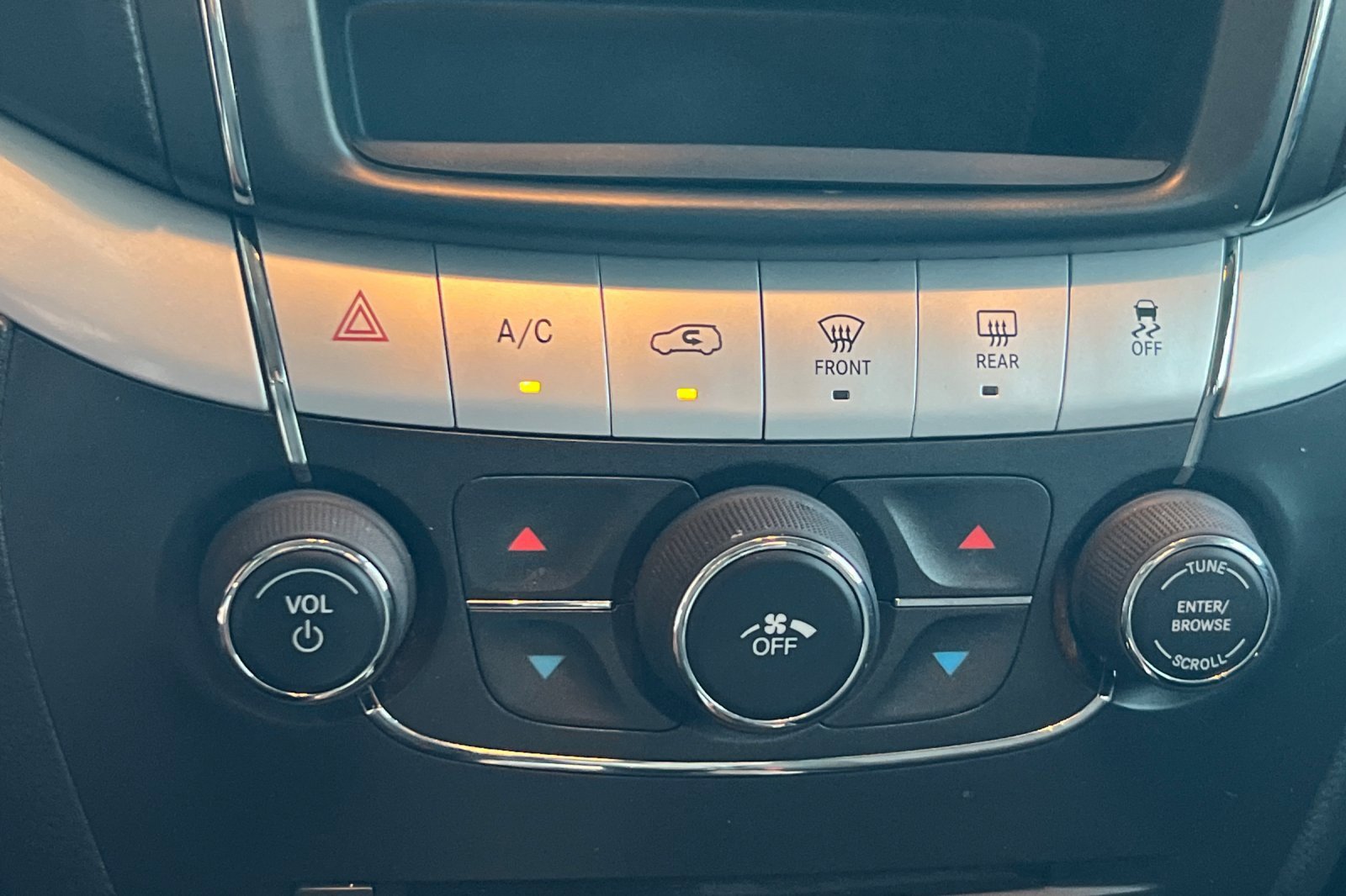 Used 2018 Dodge Journey SE w/ Popular Equipment Group image 23