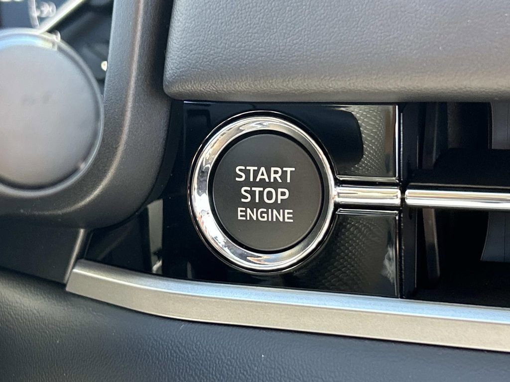 New 2025 Mitsubishi Outlander SE image 26