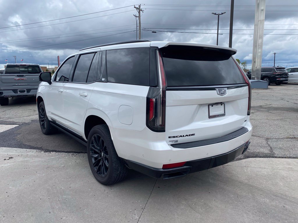 Used 2024 Cadillac Escalade Sport Platinum w/ LPO, ONYX Package AWD/4WD image 3
