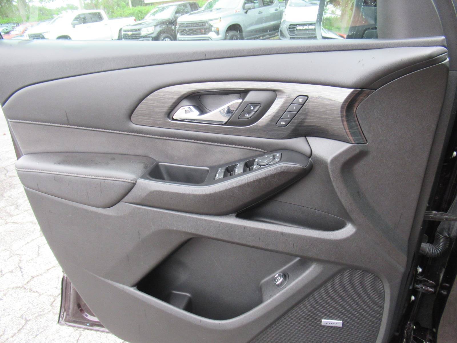 Used 2022 Chevrolet Traverse High Country FWD image 24