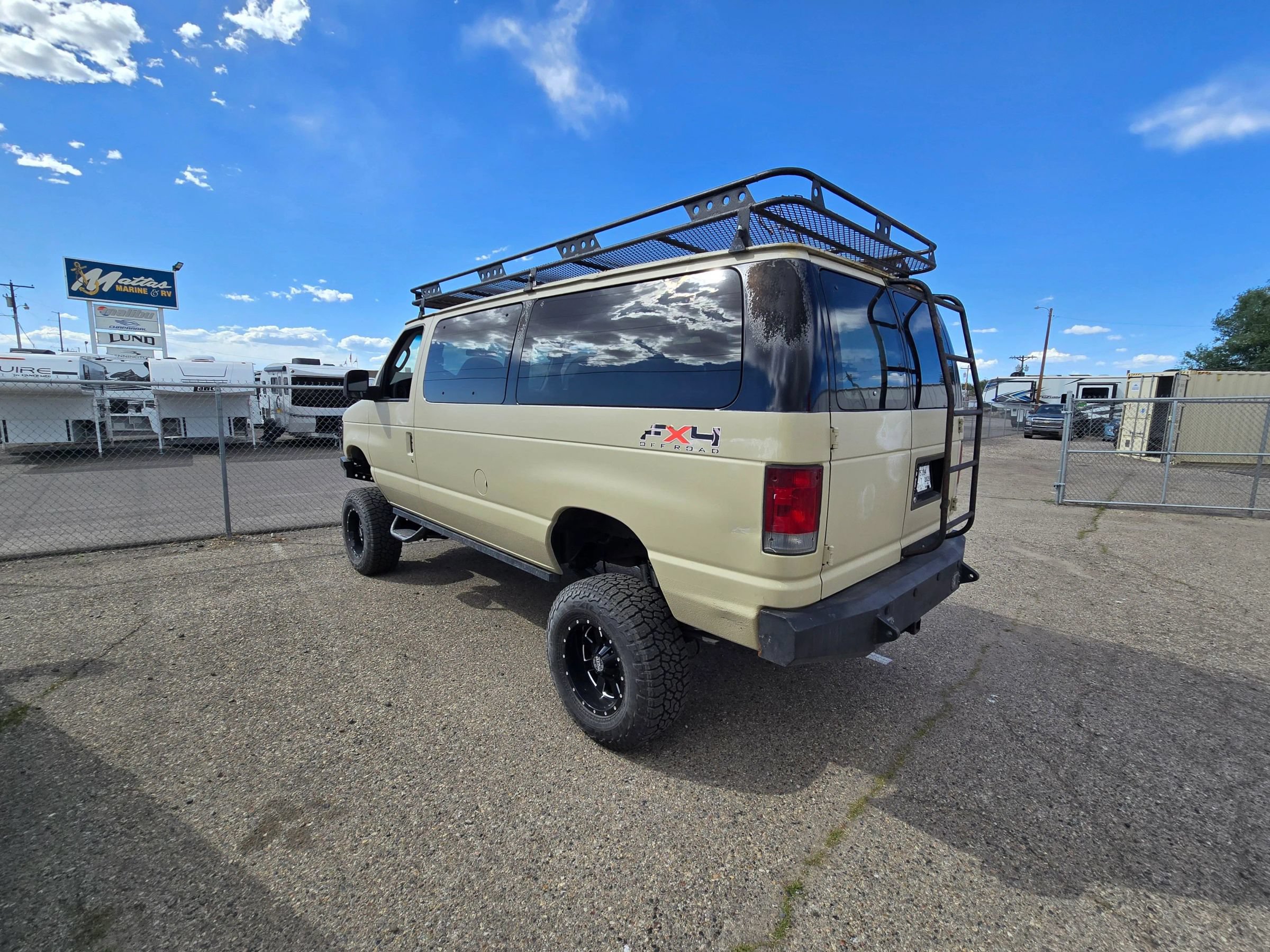 Used 2003 Ford E-350 and Econoline 350 XLT RWD image 4
