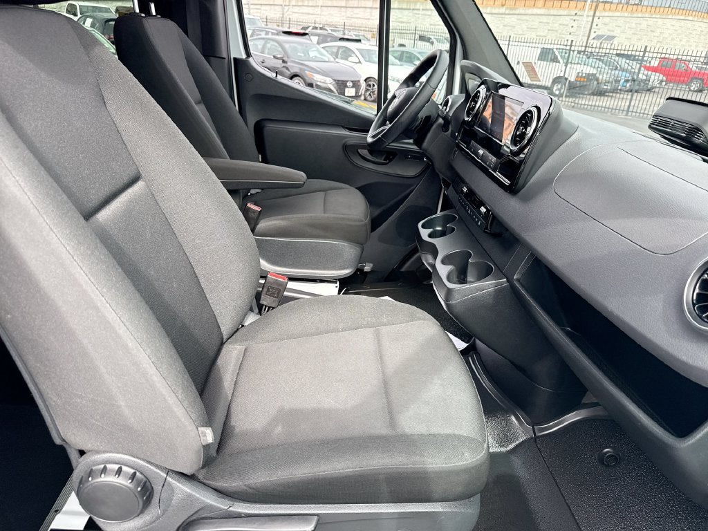 Used 2025 Mercedes-Benz Sprinter 2500 image 27