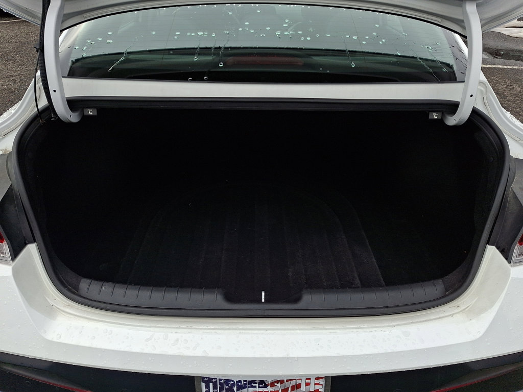 Used 2024 Hyundai Elantra Limited image 18