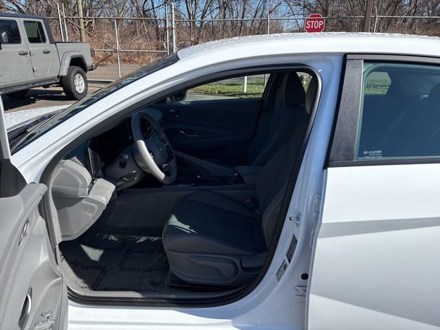 Certified 2025 Hyundai Elantra Sport image 21