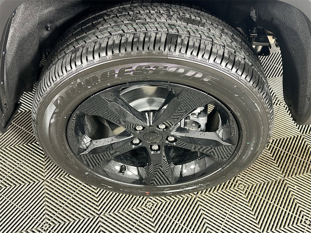 New 2025 Jeep Grand Cherokee Altitude image 16