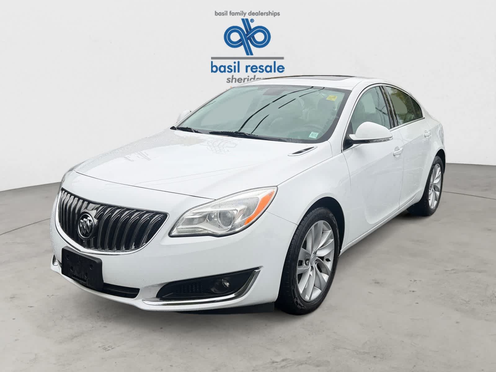 Used 2017 Buick Regal AWD image 2
